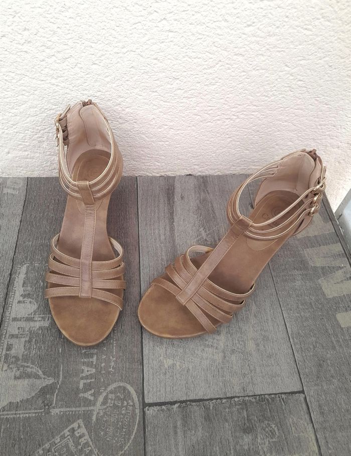 Escarpins / Sandales à talon compensé et à brides - Casual by Gémo - photo numéro 2