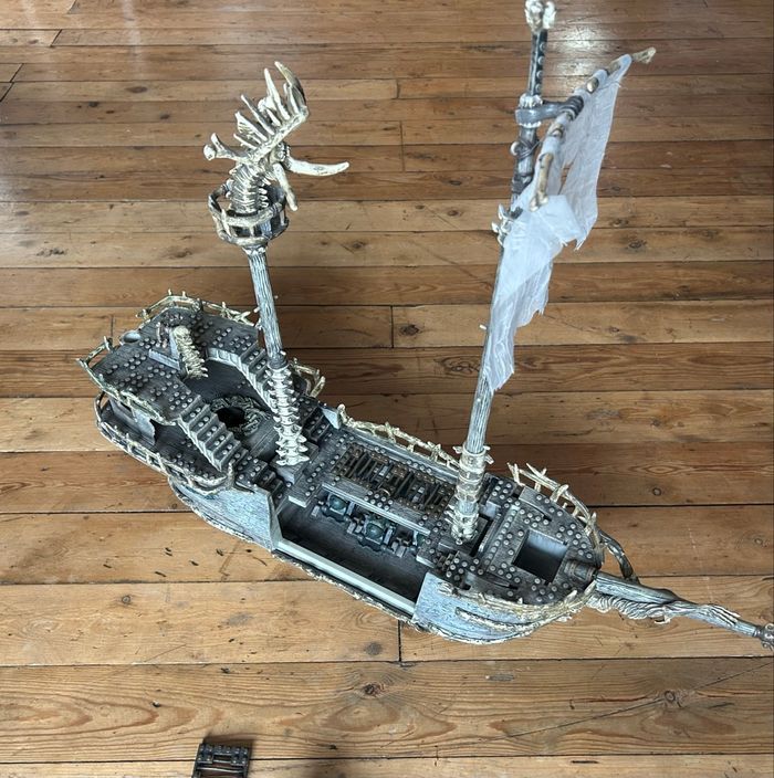 Dans l’état, Bateau pirate Caraïbes Mega bloks