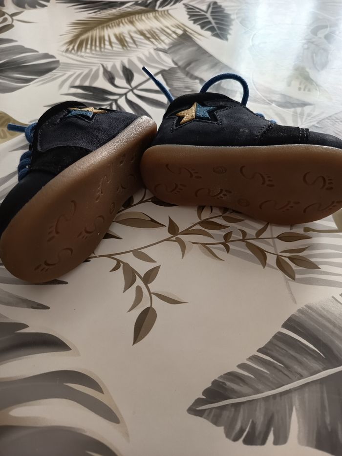 Baskets Gémo en cuir taille 19 - photo numéro 3