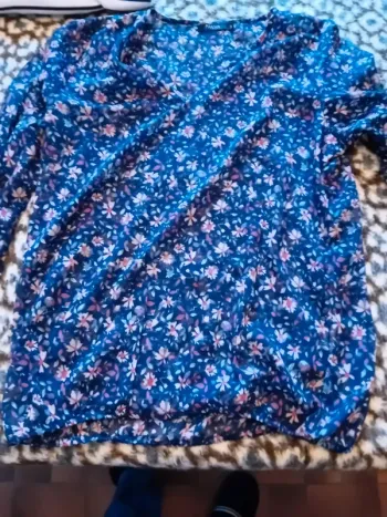 Blouse fleurie transparente