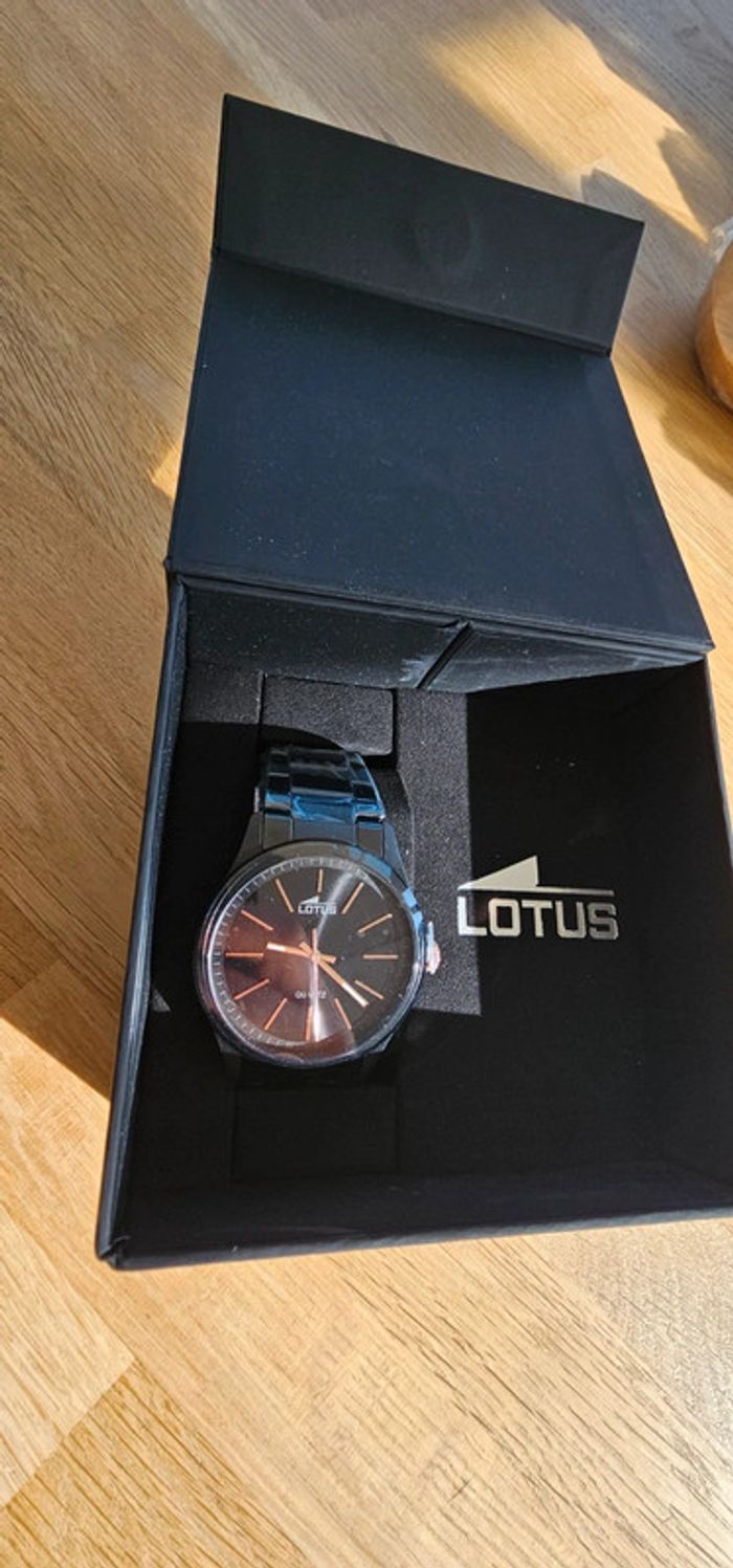 Montre Lotus neuve