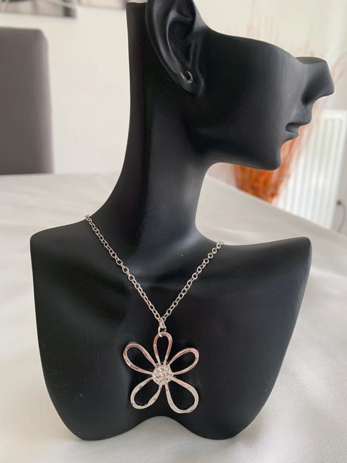 Collier fleur bohème argenté en alliage de zinc