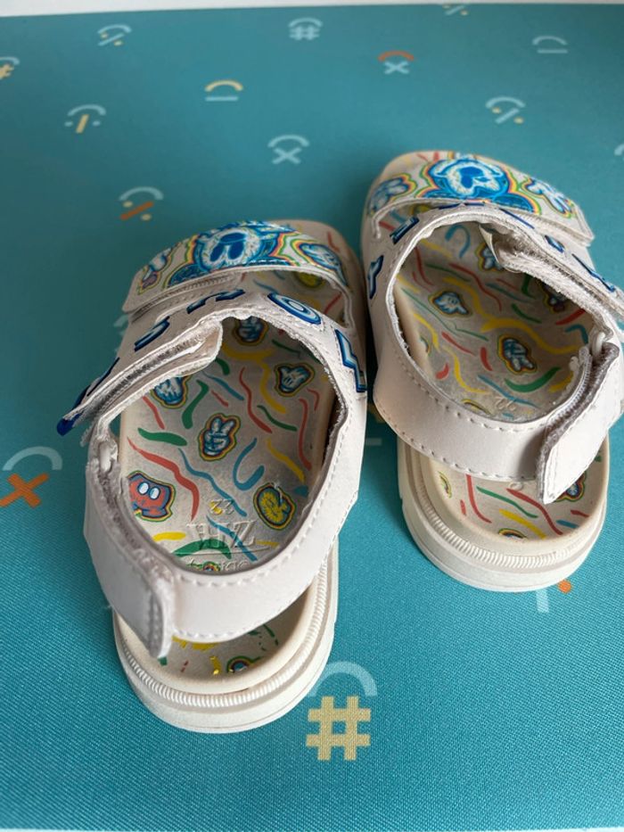 Sandales claquettes scratch Mickey Mouse Zara pointure 22 - photo numéro 3