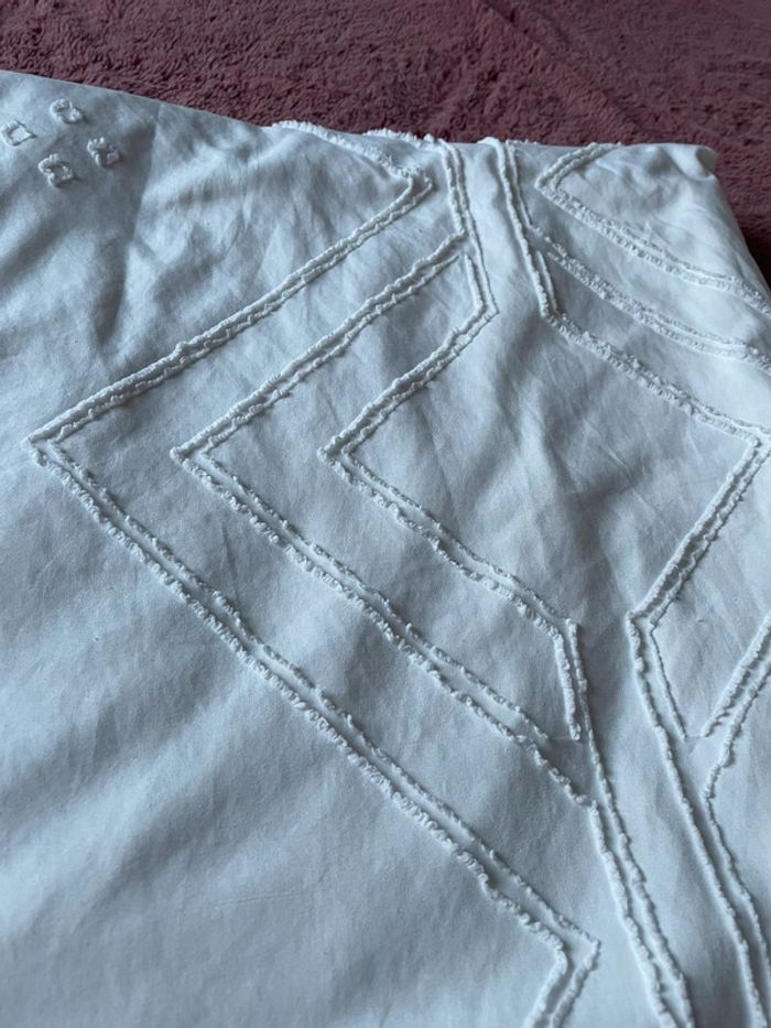 parure de lit blanche avec surpiqûres et franges - photo numéro 5