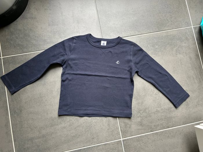 Haut manches longues uni bleu marine garçon petit bateau