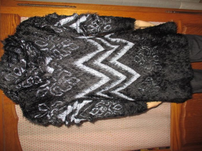 Gilet avec capuche T 42 .. - photo numéro 2