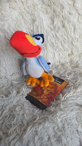 Peluche d'épaule disney aimanté zazu roi lion disneyland paris - disney store