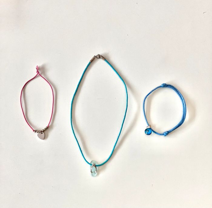 Lot bijoux fille 1 collier et deux bracelets