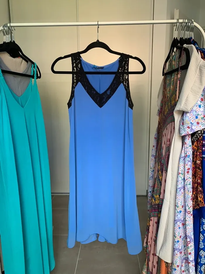 Robe longueur genou bleu avec dentelle Sinequanone taille S/M - photo numéro 2