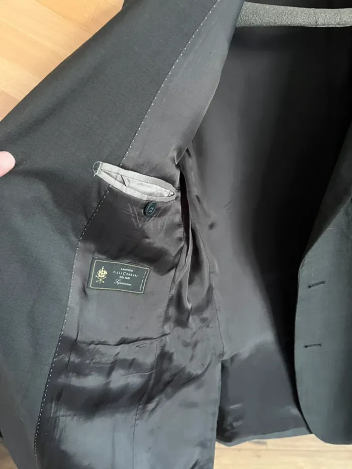 Veste de costume gris foncé - photo numéro 2