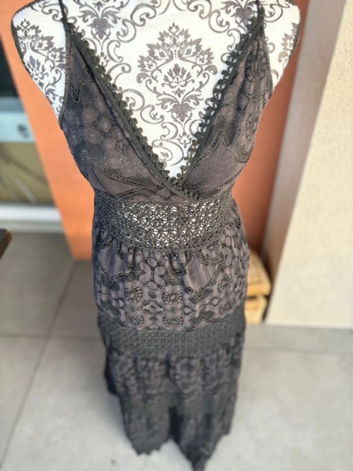 Robe longue à dentelle, taille unique (36/38) , correspond à un M - photo numéro 9