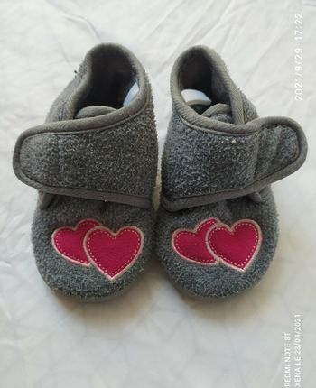 Chaussons à semelles caoutchouc et scratch