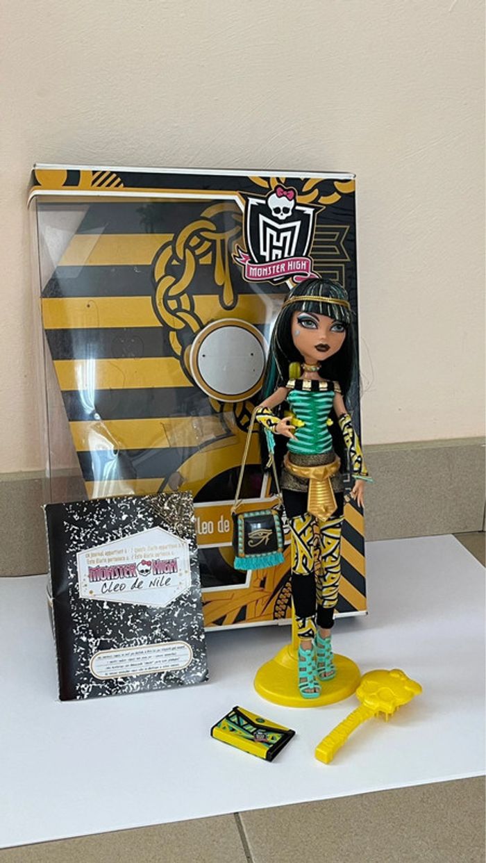 Poupée Monster High rare Cléo de Nile série School’s Out 2011