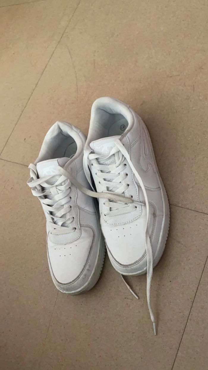 Paires de chaussures airness 41