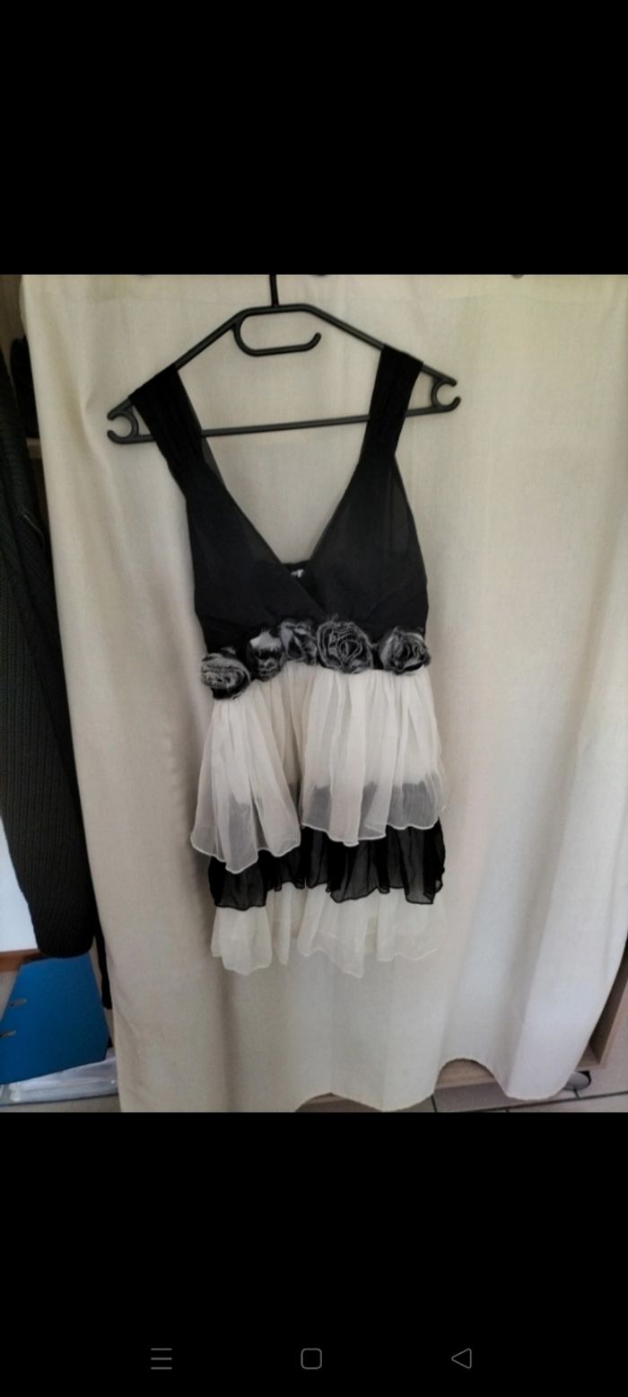 Robe à volants blanche et noire - photo numéro 6