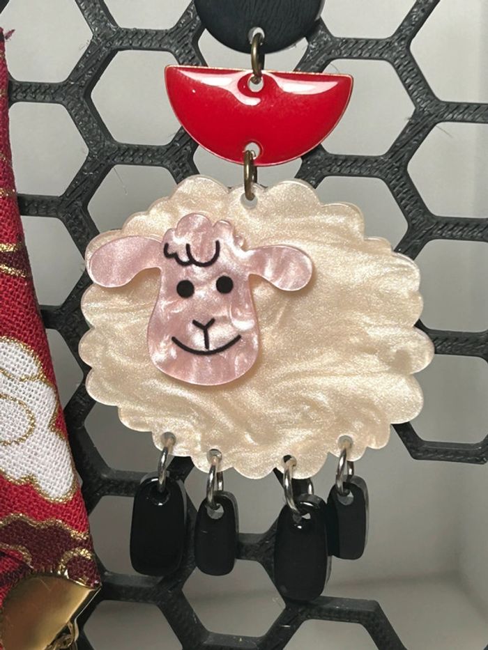 Boucles d’oreilles dépareillées - Mouton Pop et kimono - photo numéro 5