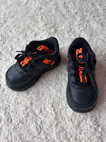 Baskets Nike Force 1 LV8 KSA bébé Noir et Orange Taille 22