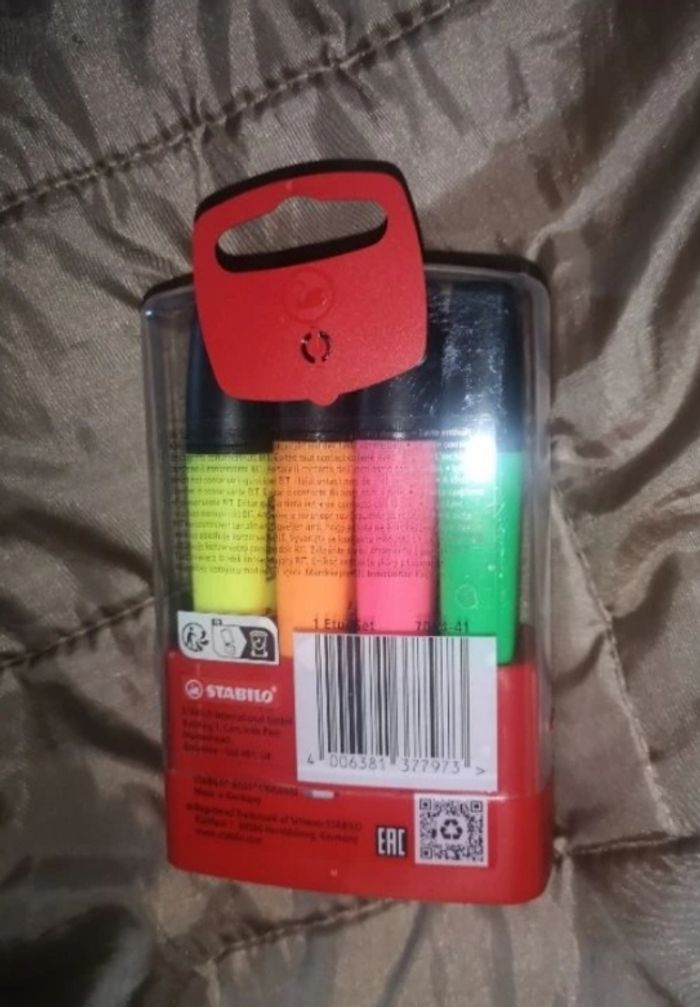Boîte 4 surligneurs stabilo - photo numéro 2