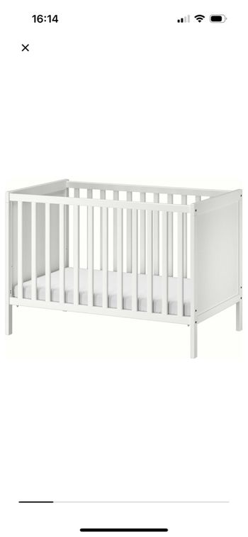 Lit bébé avec matelas et linge de lit