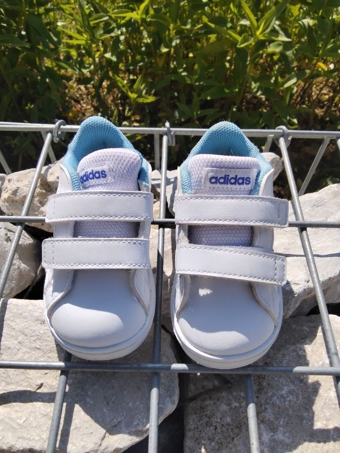 Baskets Adidas taille 19 - photo numéro 2
