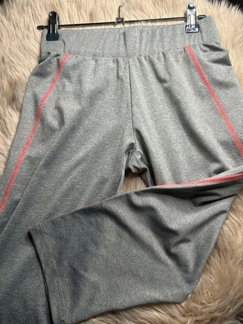 Jogging gris à bandes roses type pantacourt 10 ans