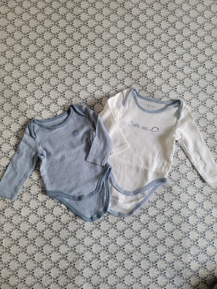 Lot bodies 1 mois - photo numéro 2