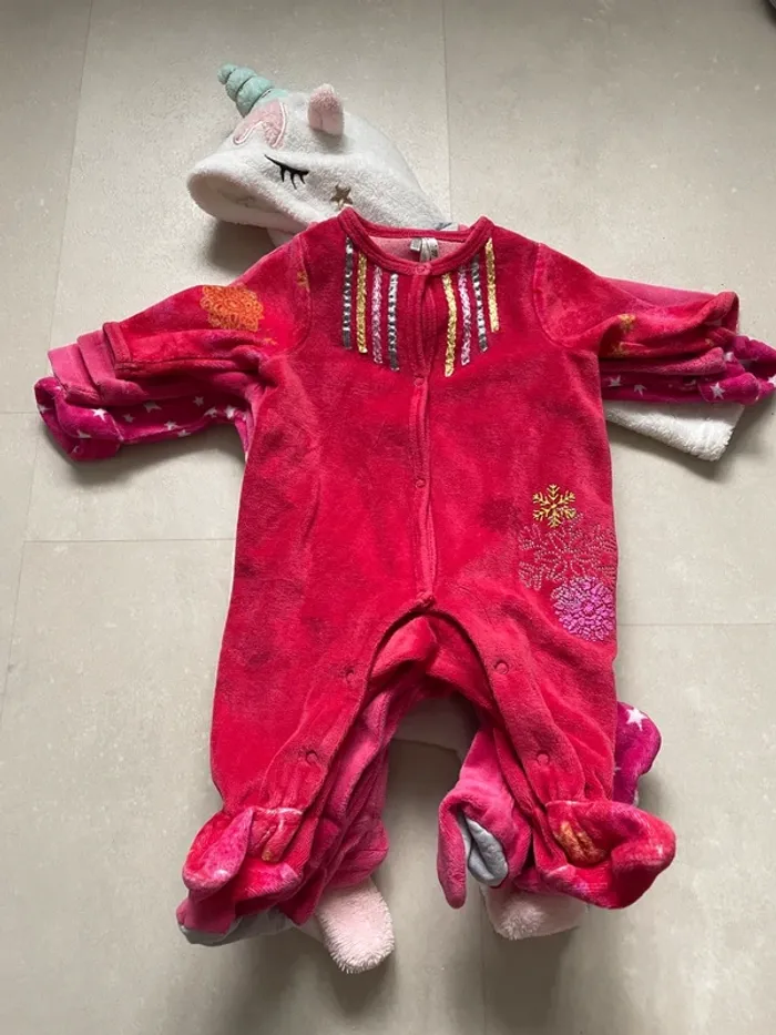 Lot 5 pyjamas