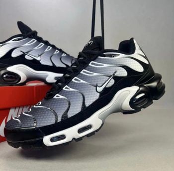 Nike Tn gris noir blanc 3