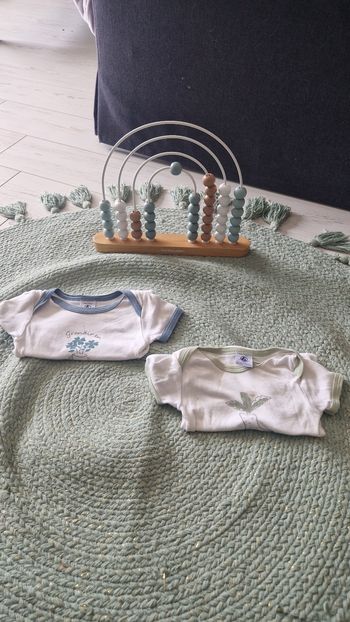 12m / lot 2 bodies tâchés Petit Bateau