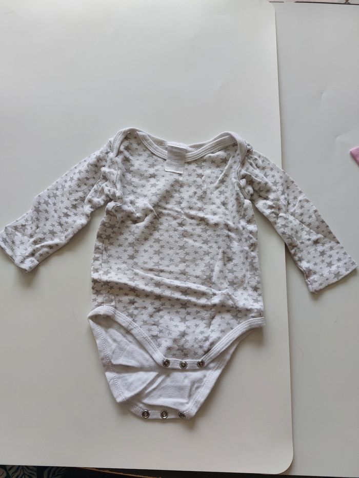 Lot 4 bodies 9 mois - photo numéro 4