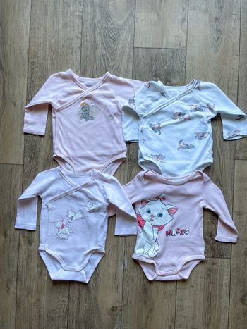 Lot bodys manches longues bébé fille Disney Baby taille 6 mois 