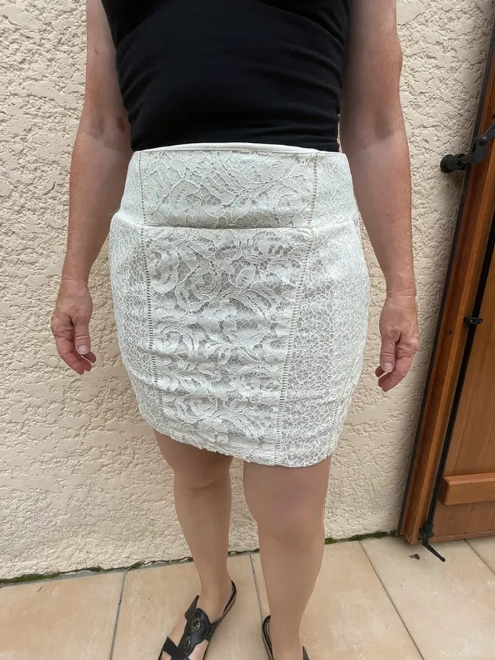 Jupe courte blanche dentelle