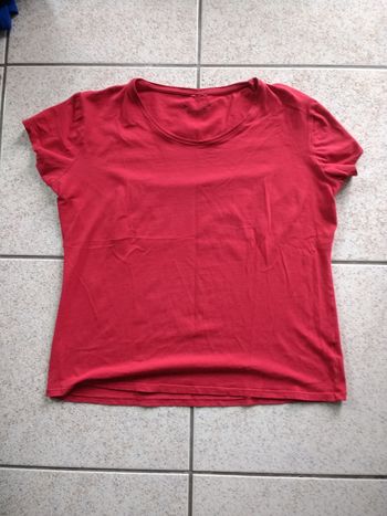 T-shirt rouge taille 5052
