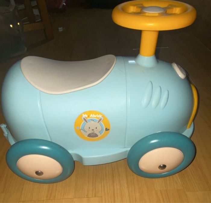 Voiture en plastique (bb abrick) jusqu’à 3 ans