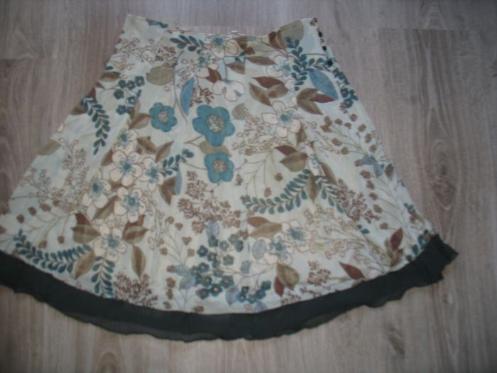 JUPE COURTE VOILE KAKI A FLEURS "KOOKAI" - TAILLE 1 - n°01 - photo numéro 2