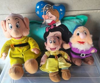 Lot peluches blanche neige