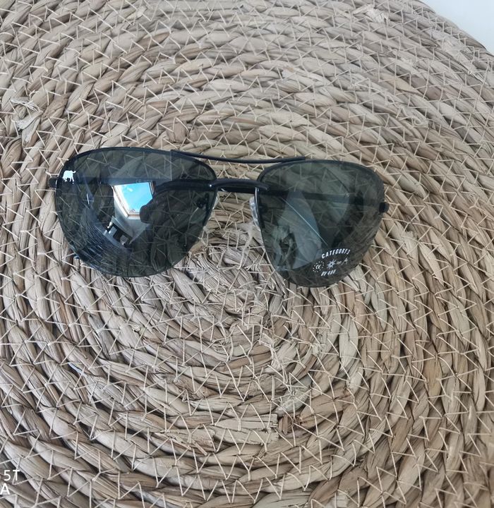 Lunette de soleil - photo numéro 2