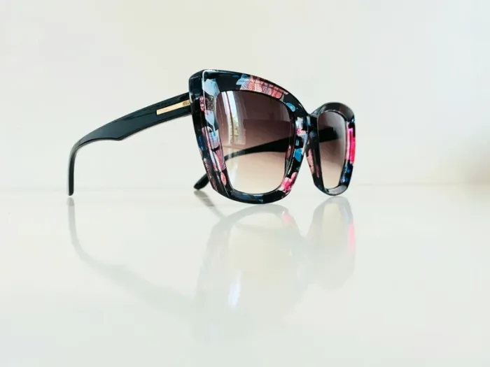 Lunette de soleil femme façade fleurie bras noirs verres dégradés uvprotection catégorie 3 - photo numéro 3