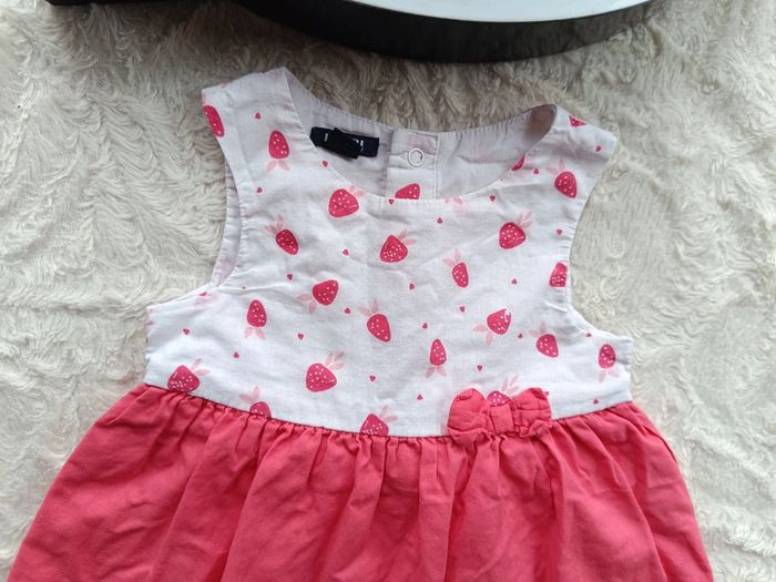Robe été sans manche Fille 3 mois Fraises Kiabi - photo numéro 3