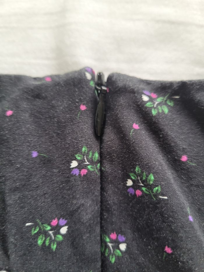 Robe noire et fleurs - photo numéro 4