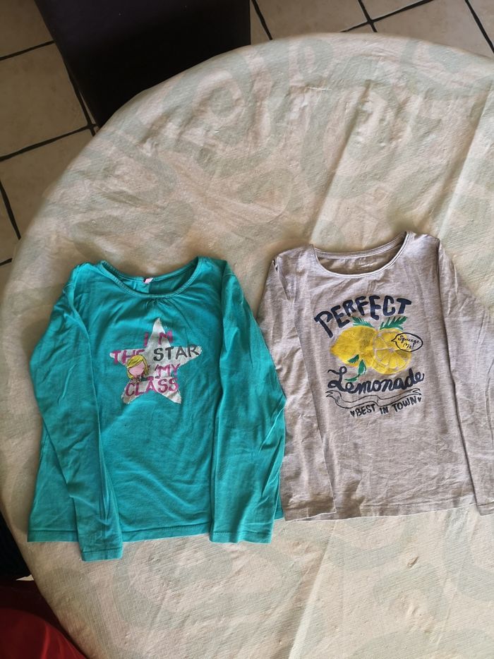 Lots de 6 tee-shirts manches longues plus un sweat à capuche plus une robe plusieurs marques taille 8ans - photo numéro 3