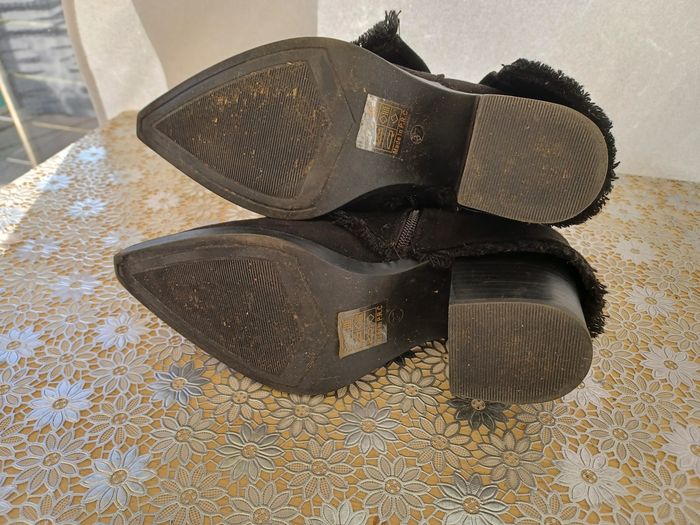 Bottines à talons coloris noir taille 37 en très bon état. - photo numéro 5