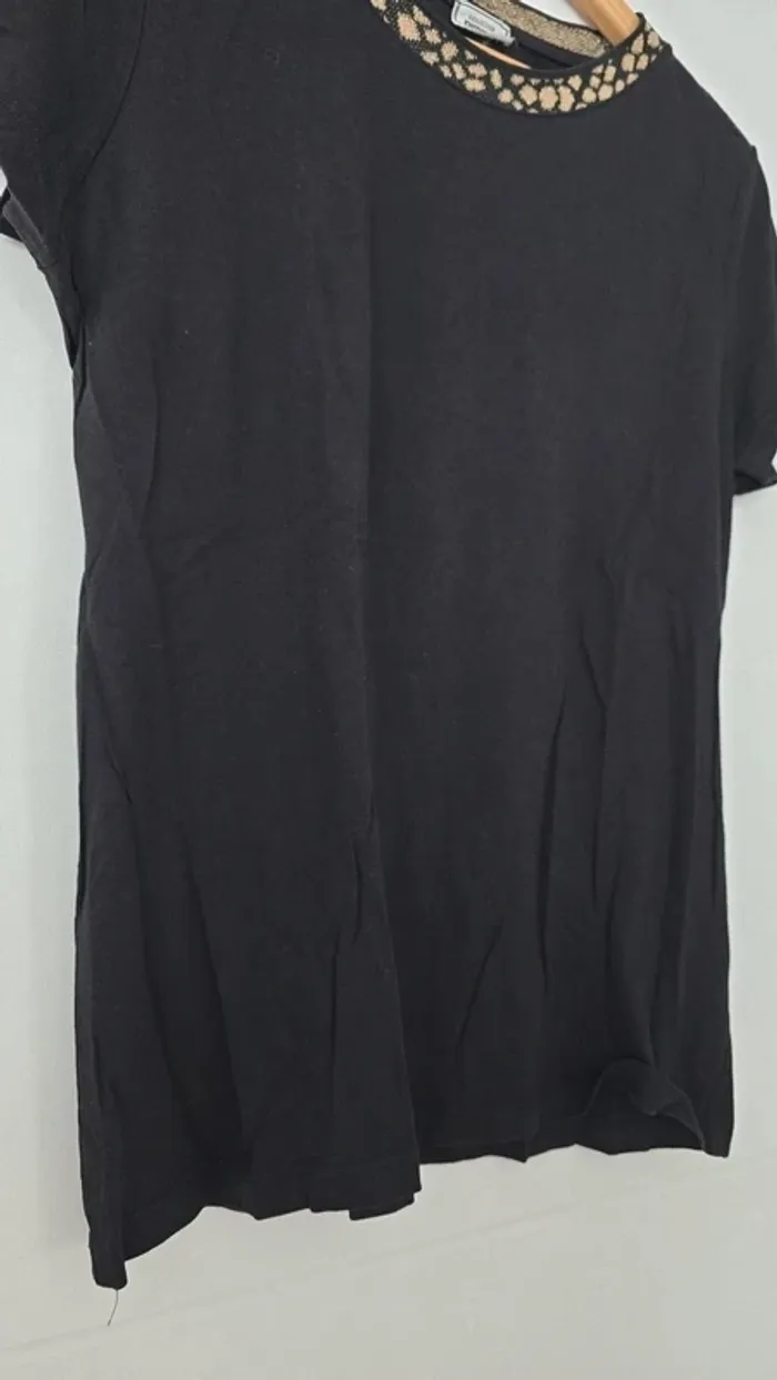 Tee shirt noir et doré - photo numéro 2
