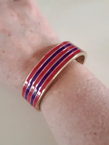 Bracelet fantaisie rigide doré mauve et rose