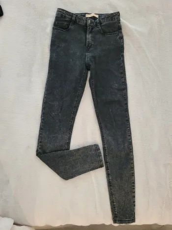 Jean skinny Bershka, taille 36. Neuf