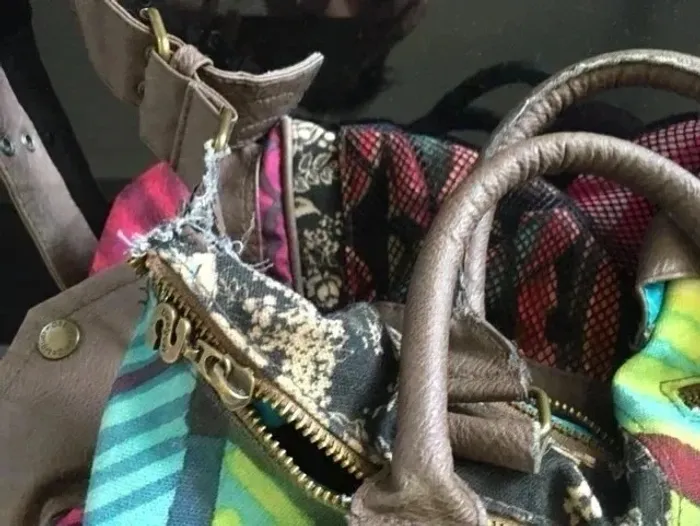 👜 Sac Desigual multicolore – Bandoulière – Bon état - photo numéro 2