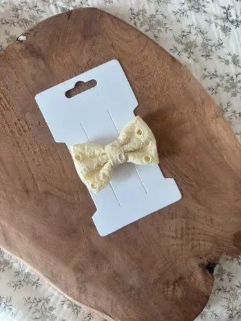 Barrette broderie jaune pale