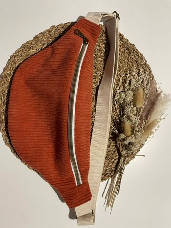 Sac banane fait main en velours côtelé rouille et tissu fleuri