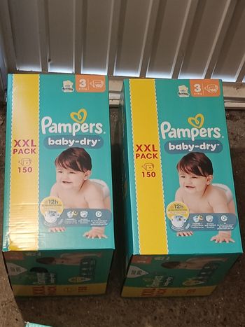 Lot de 2 cartons xxl couches Pampers taille 3 neuf