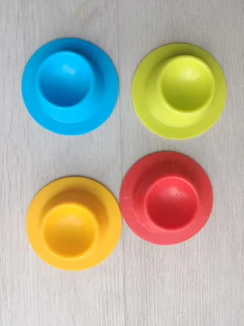 4 coquetiers à oeufs en silicone